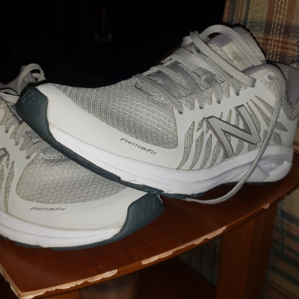 Womens New Balance 1065 running shoes. Size 7.5